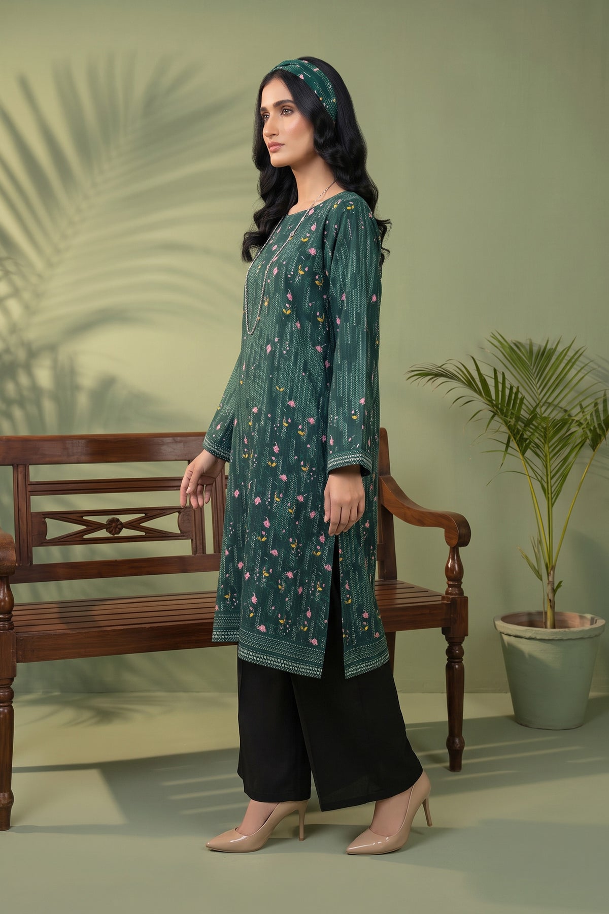 1 Piece Unstitched Doriya Khaddar Bottle Green