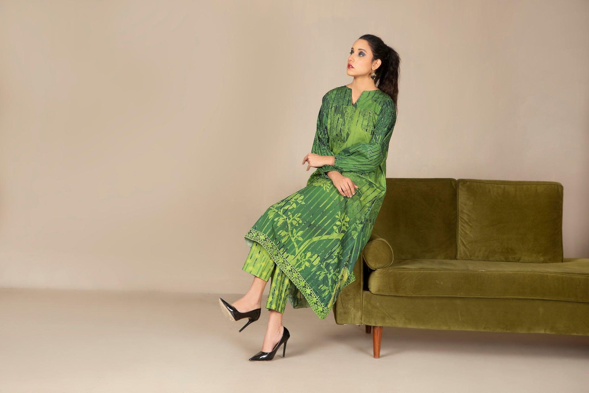 SCARLET COLLECTION / 2PCS / EMBROIDERED LAWN - SafaNoor