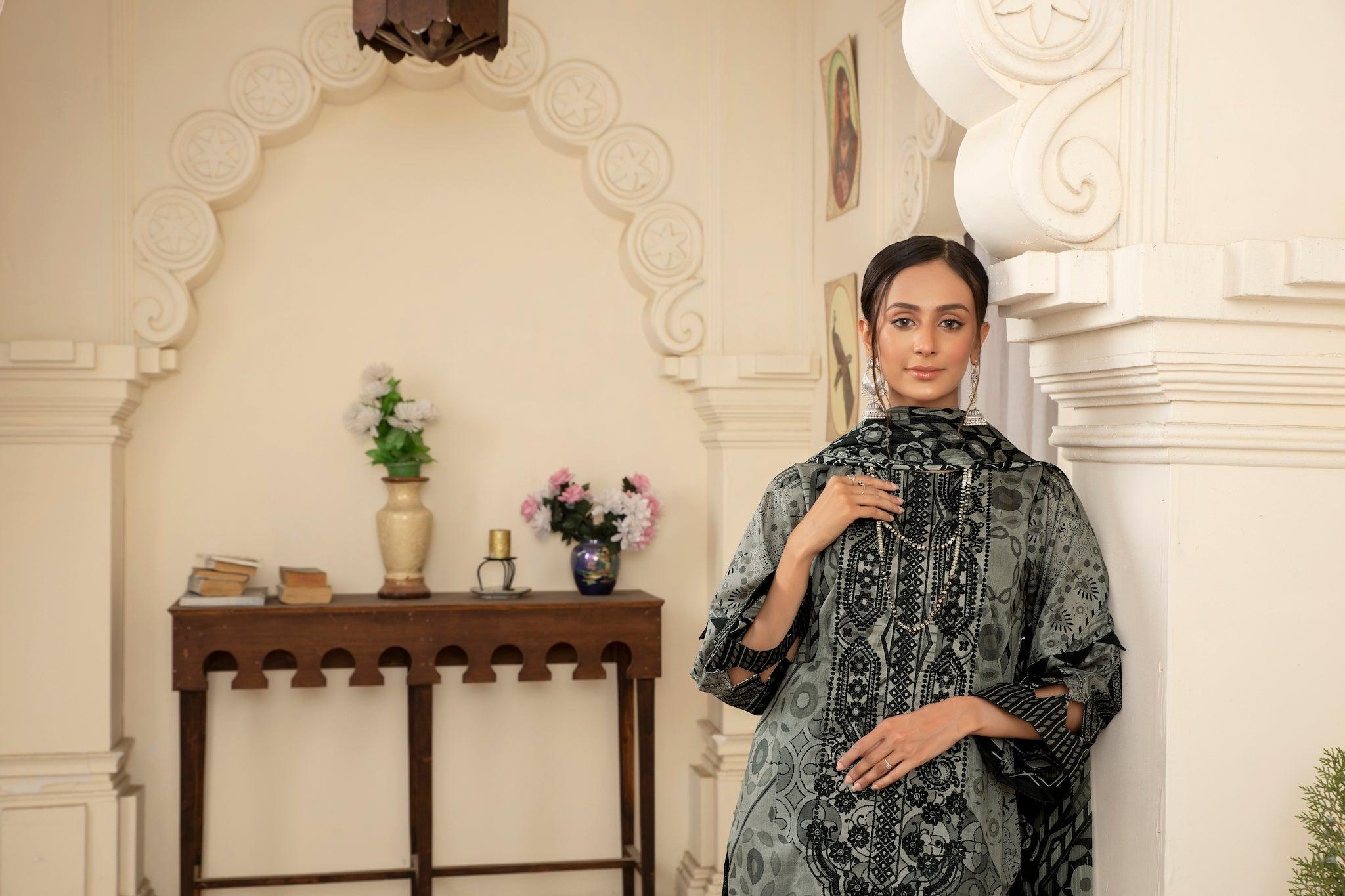 MORNI COLLECTION / 3PCS / EMBROIDERED LAWN - SafaNoor