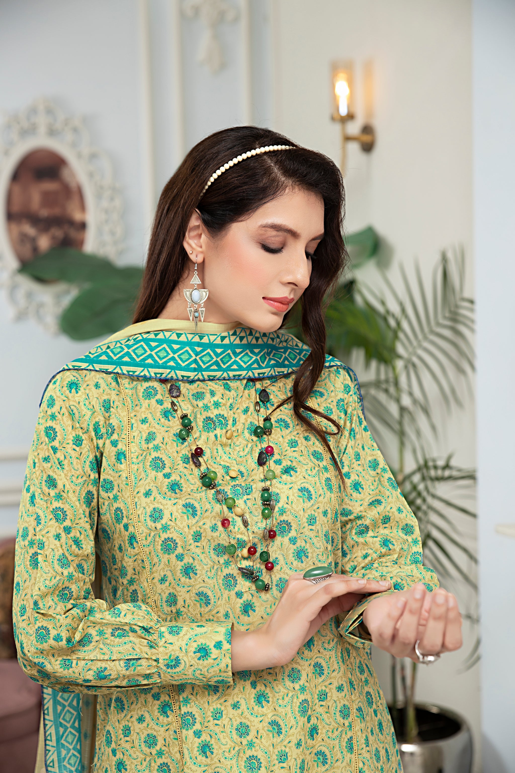 JAHAN AARA COLLECTION / 3PCS UNSTITCHED / PRINTED LAWN SUIT SUMMER 24' BY SAFANOOR