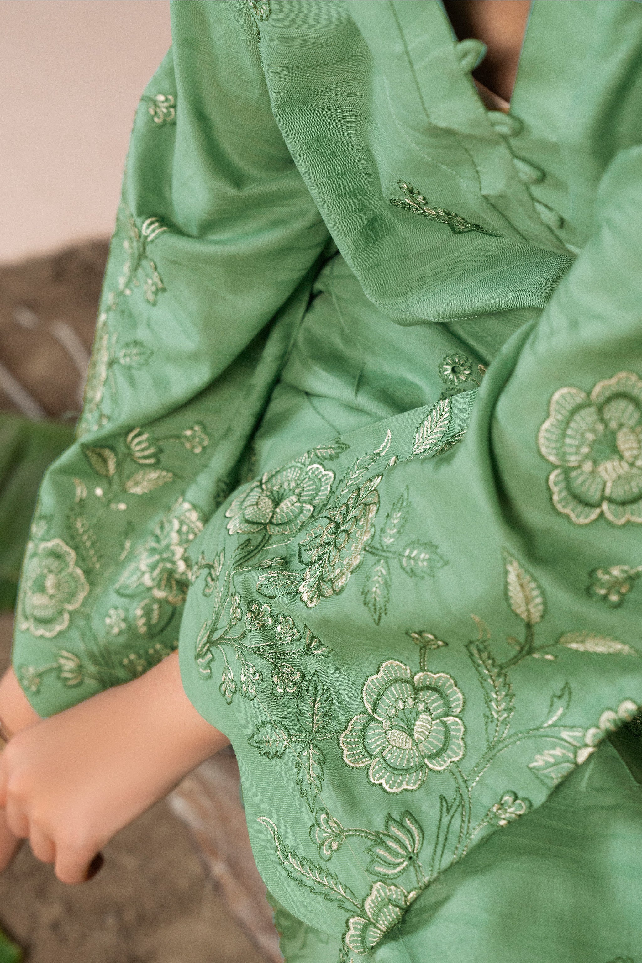 2 Piece Green Unstitched Embroidered Lawn - (Vol-40/04)2P-S-25-D-2 - SAFANOOR