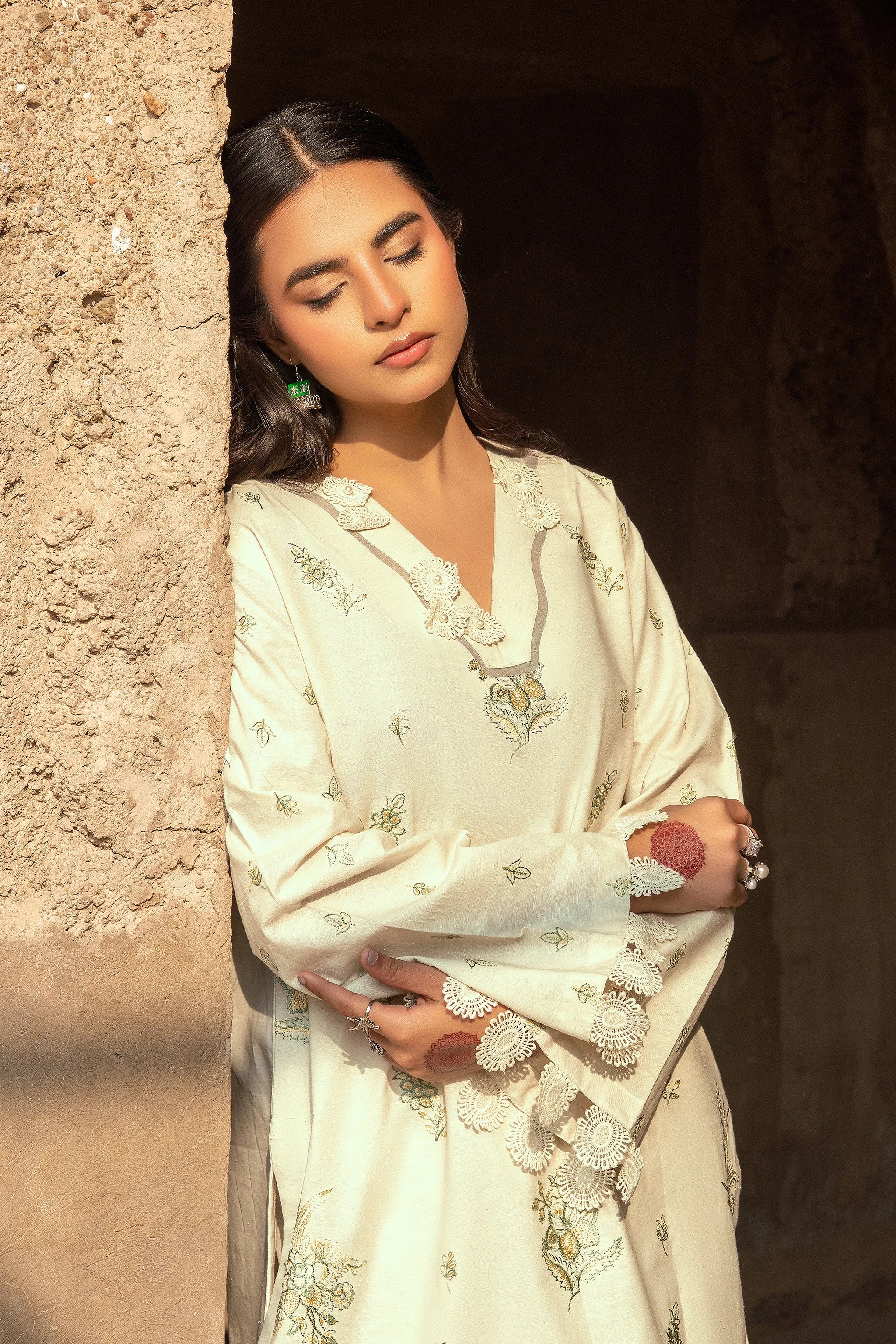 3 Piece Unstitched Dye Warm Naps Chrome White Suit Secondary image
