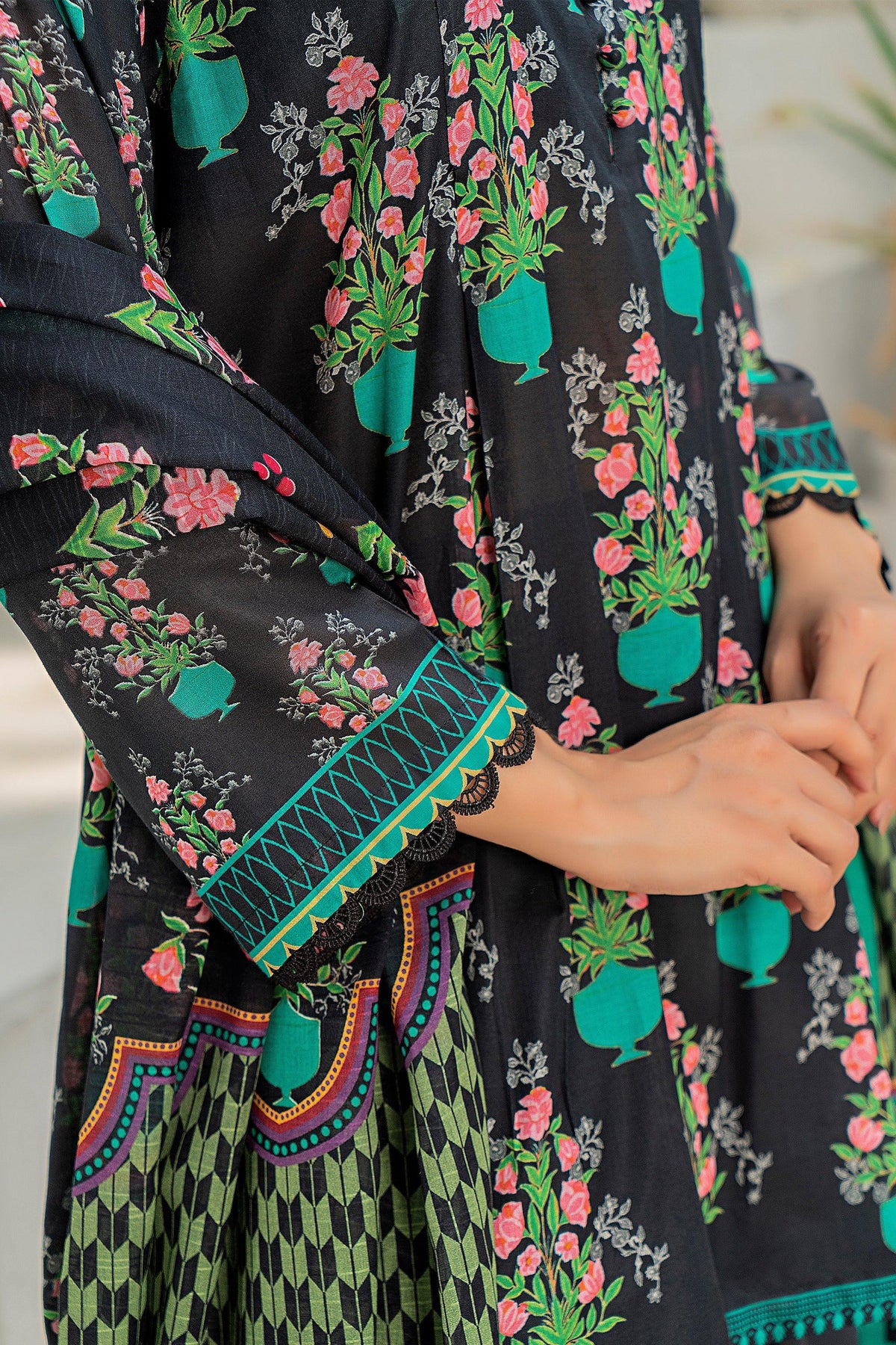 3 Piece Unstitched Chic Black Printed Lawn - SafaNoor