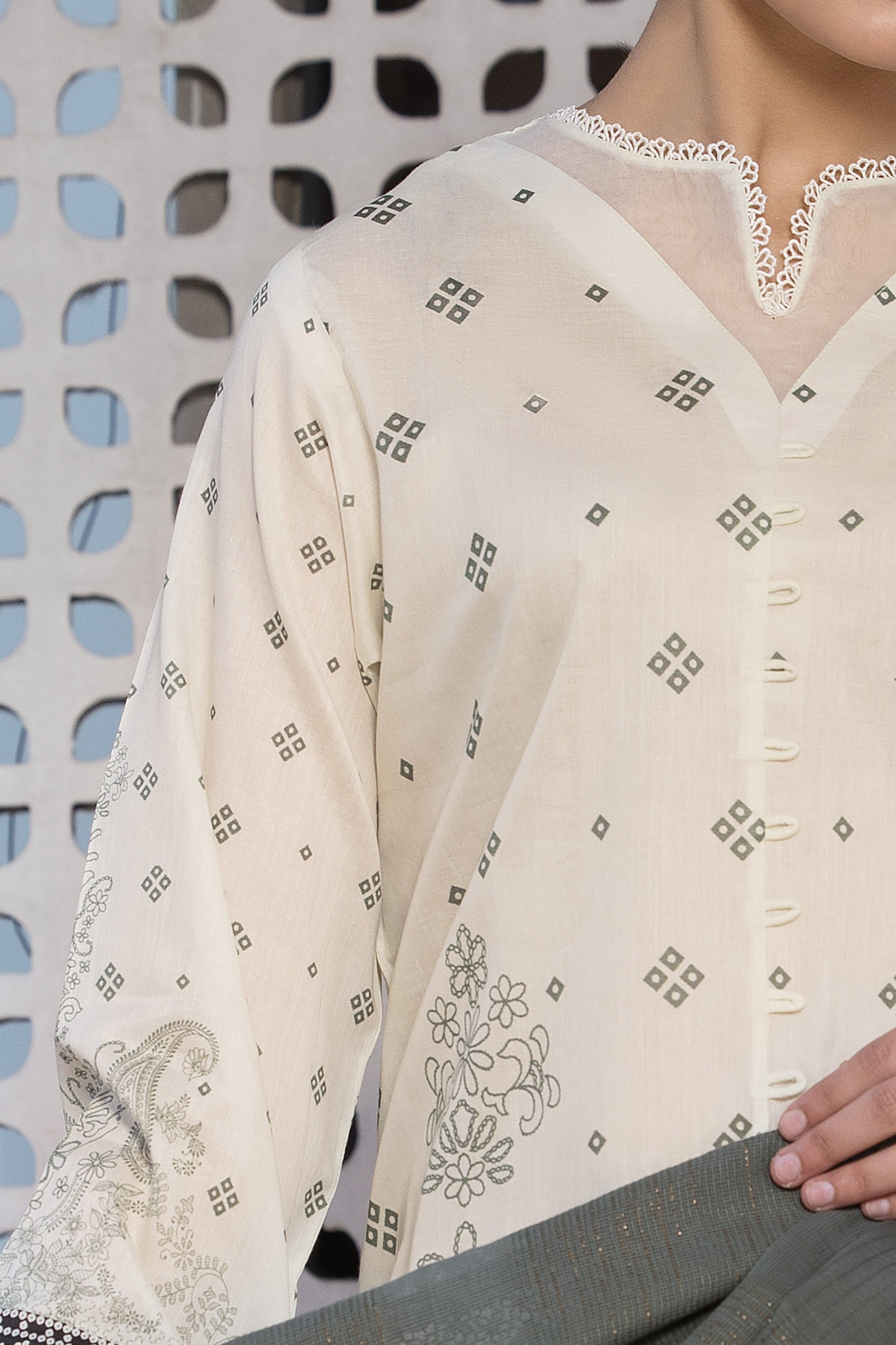 3 Piece Ivory Unstitched Printed Lawn - (Vol-101/12)3P-S-25-D8 - SAFANOOR