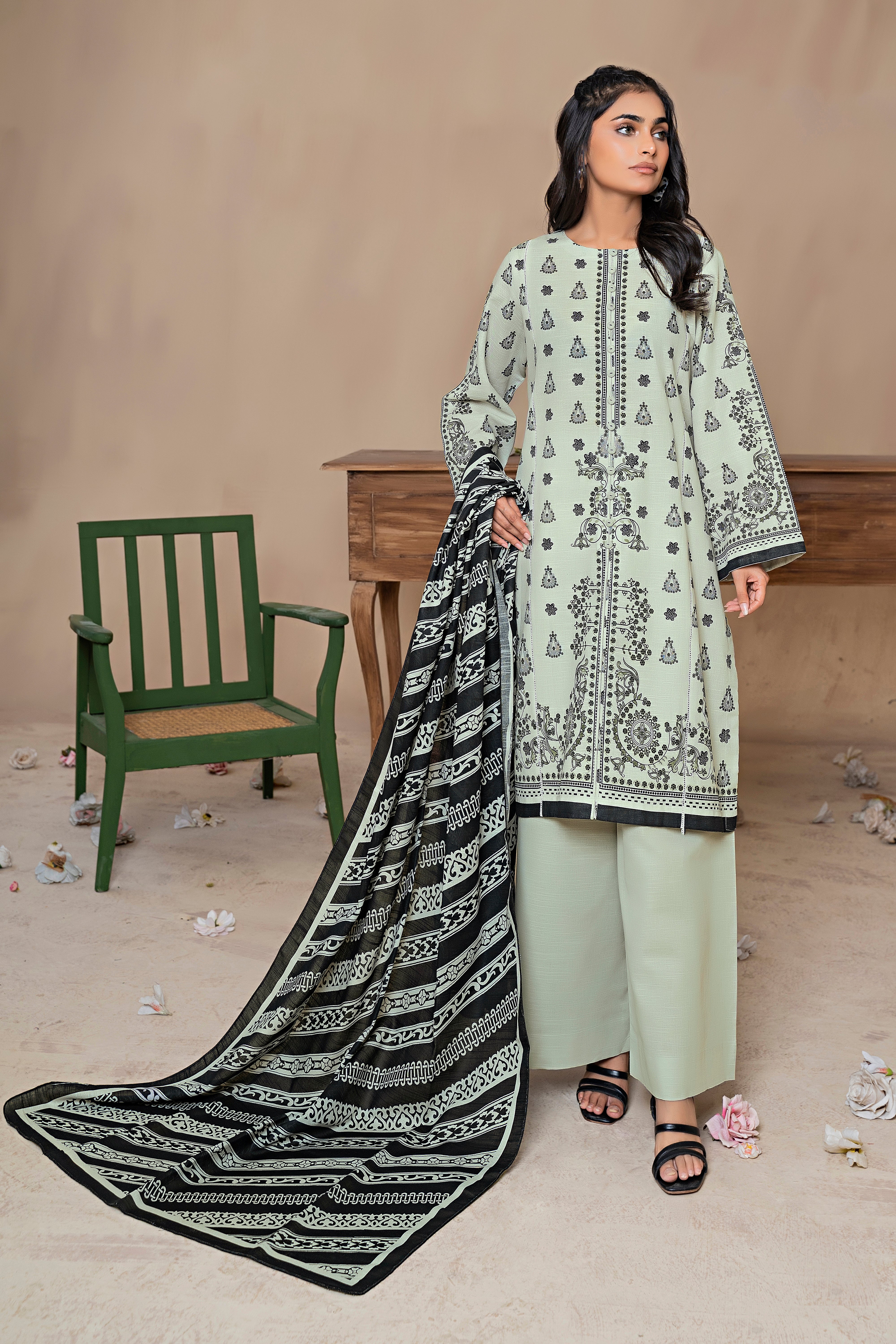 3 Piece Light Grey Khaddar Unstitched - (Vol-79/11)3P-W-24-D-6 - SAFANOOR