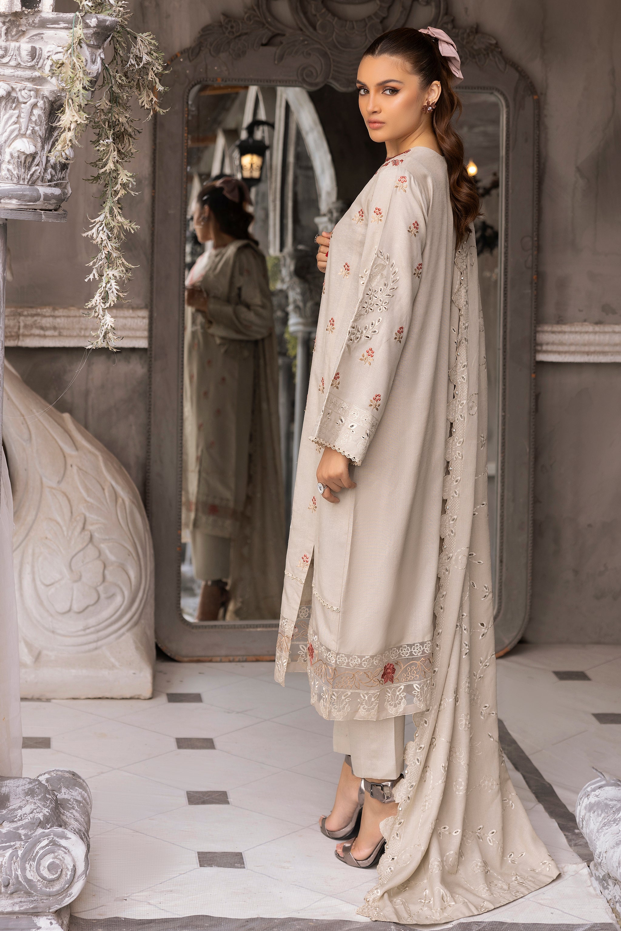 3 Piece Off White Embroidered Karandi Unstitched - (Vol-77/09)3P-W-24-D10 - SAFANOOR