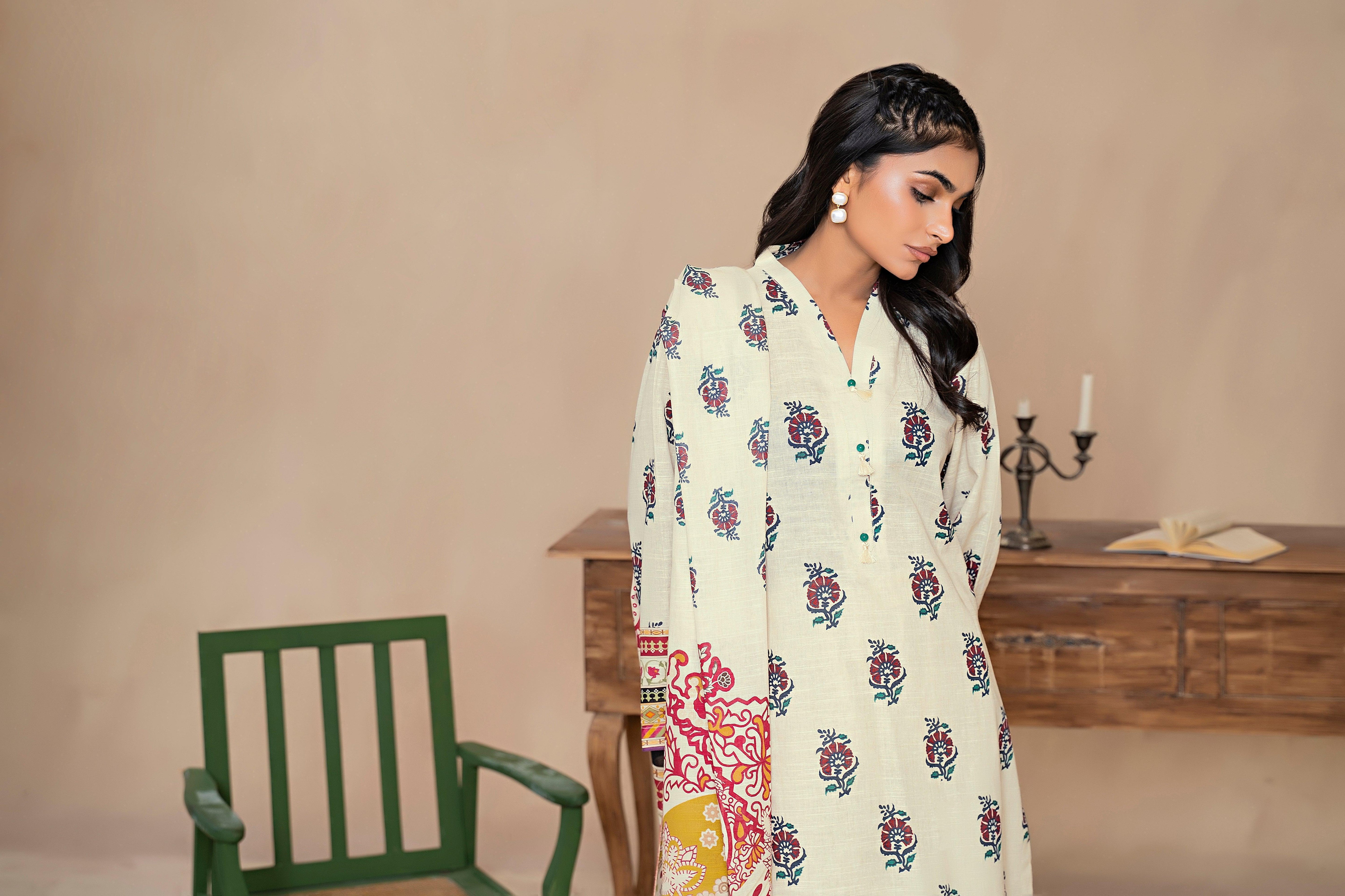 3 Piece Off White Khaddar Unstitched - SafaNoor