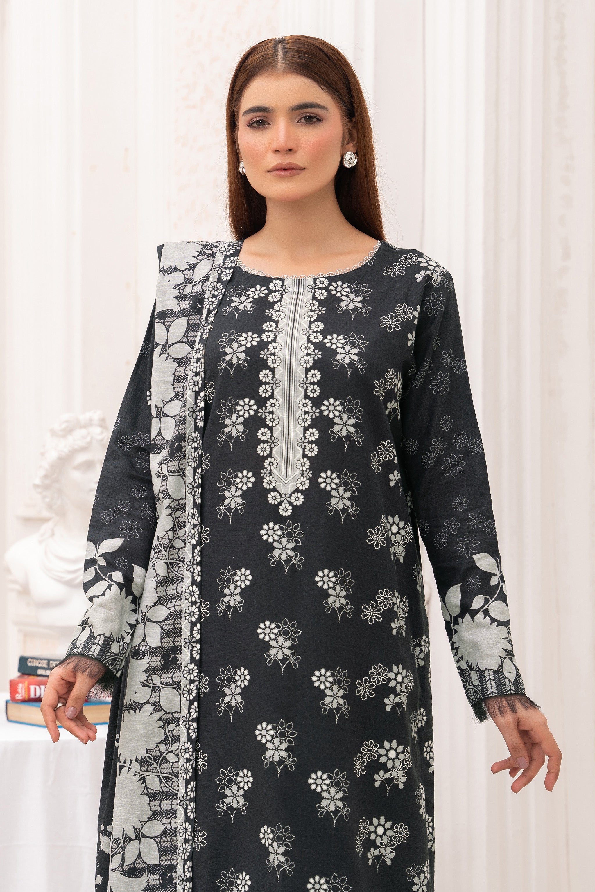 3 Piece Unstitched Black Premium Khaddar - (Vol-116/12)D11 - SAFANOOOR