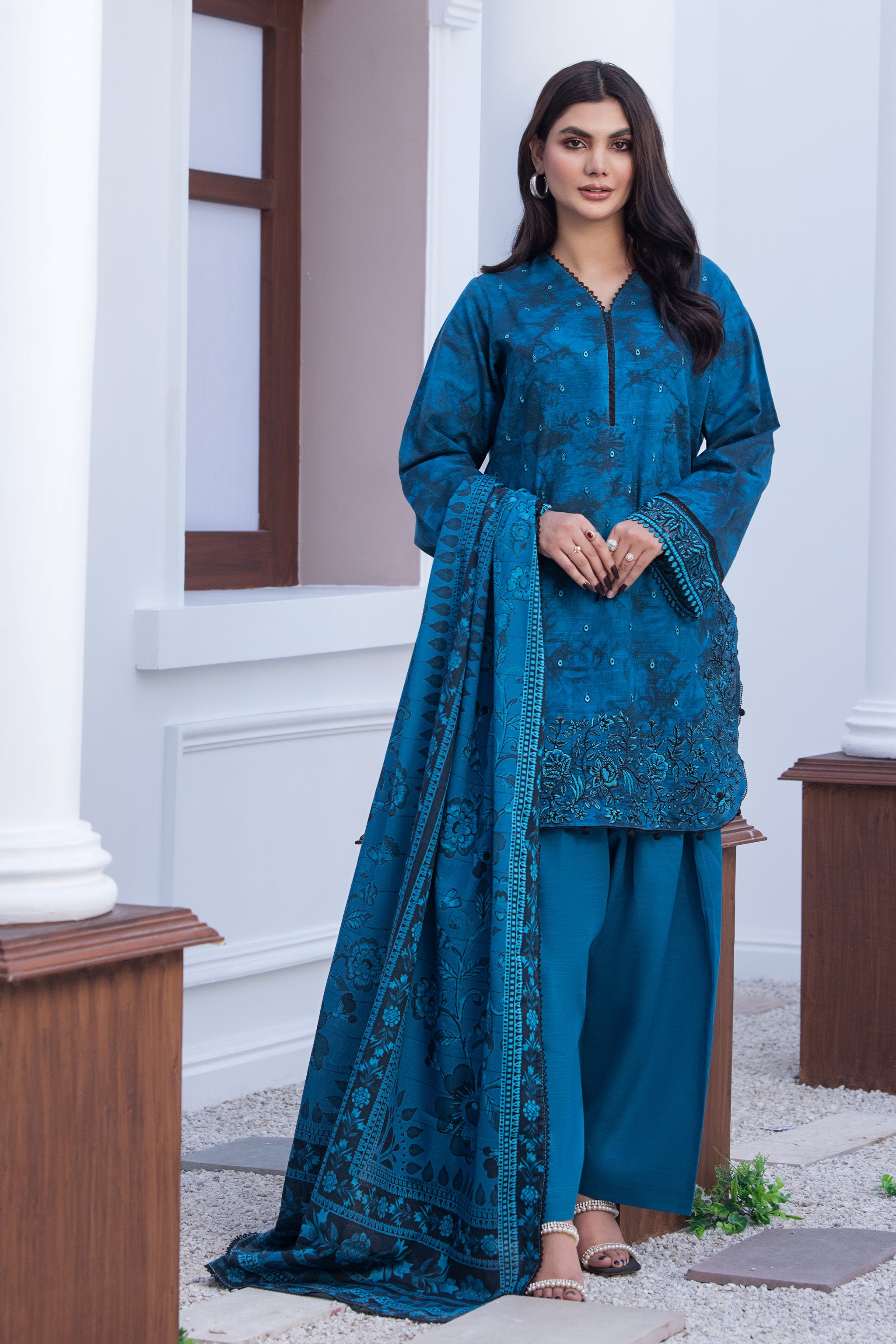 3 Piece Unstitched Blue Embroidered Khaddar - (Vol-115/08)D7 - SAFANOOOR