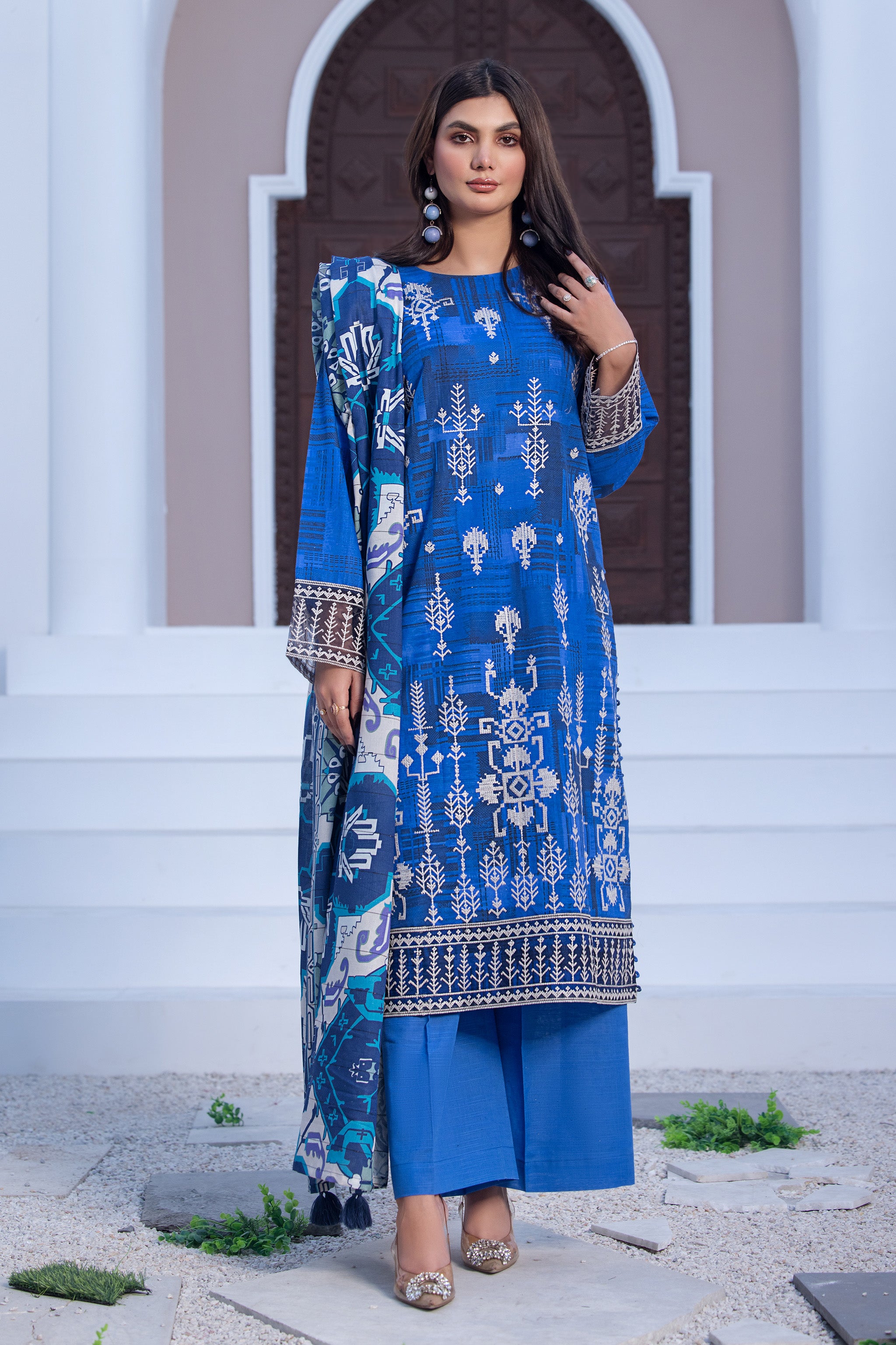 3 Piece Unstitched Blue Embroidered Khaddar Secondary image
