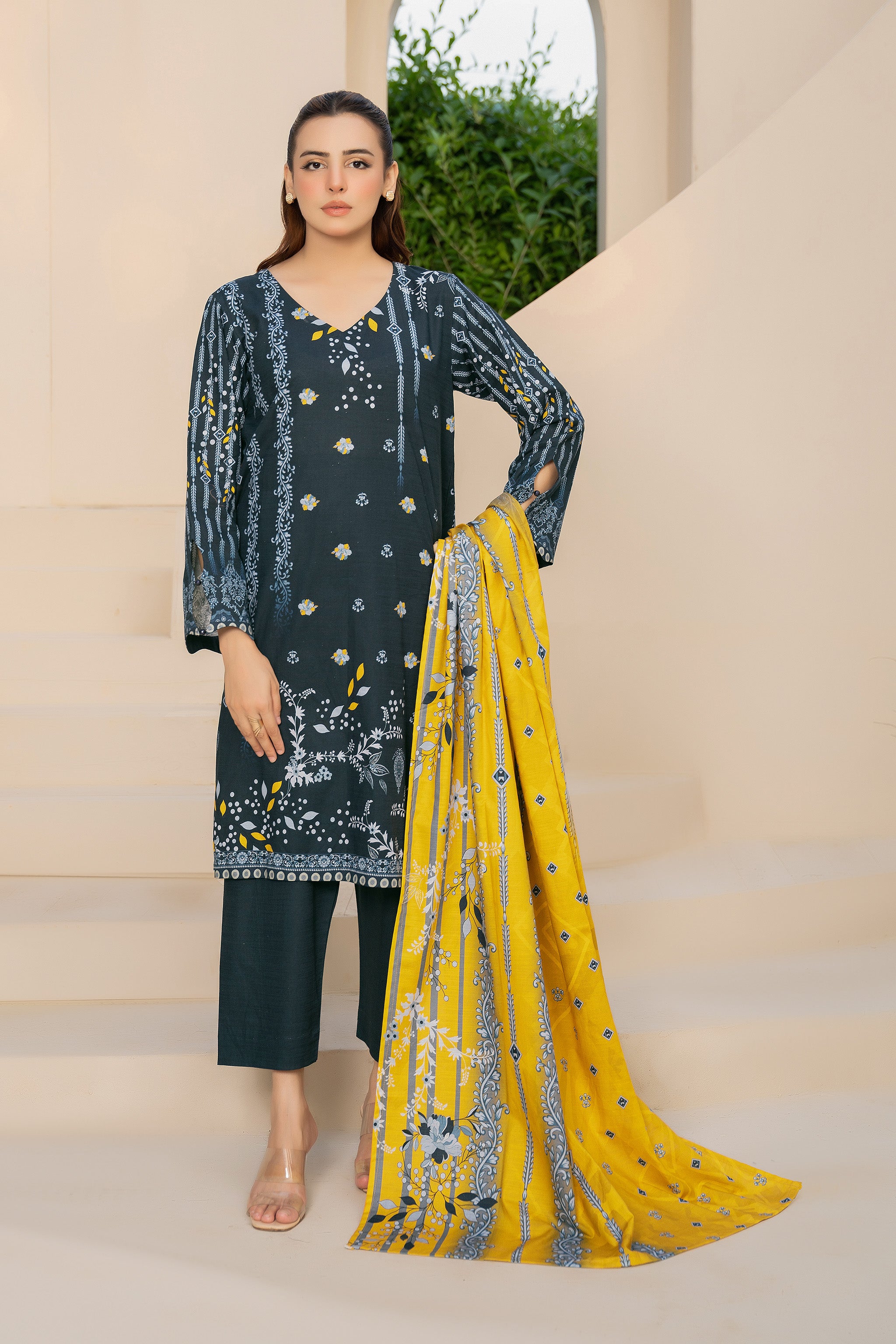 3 Piece Unstitched Bottle Green Printed Khaddar Secondary image