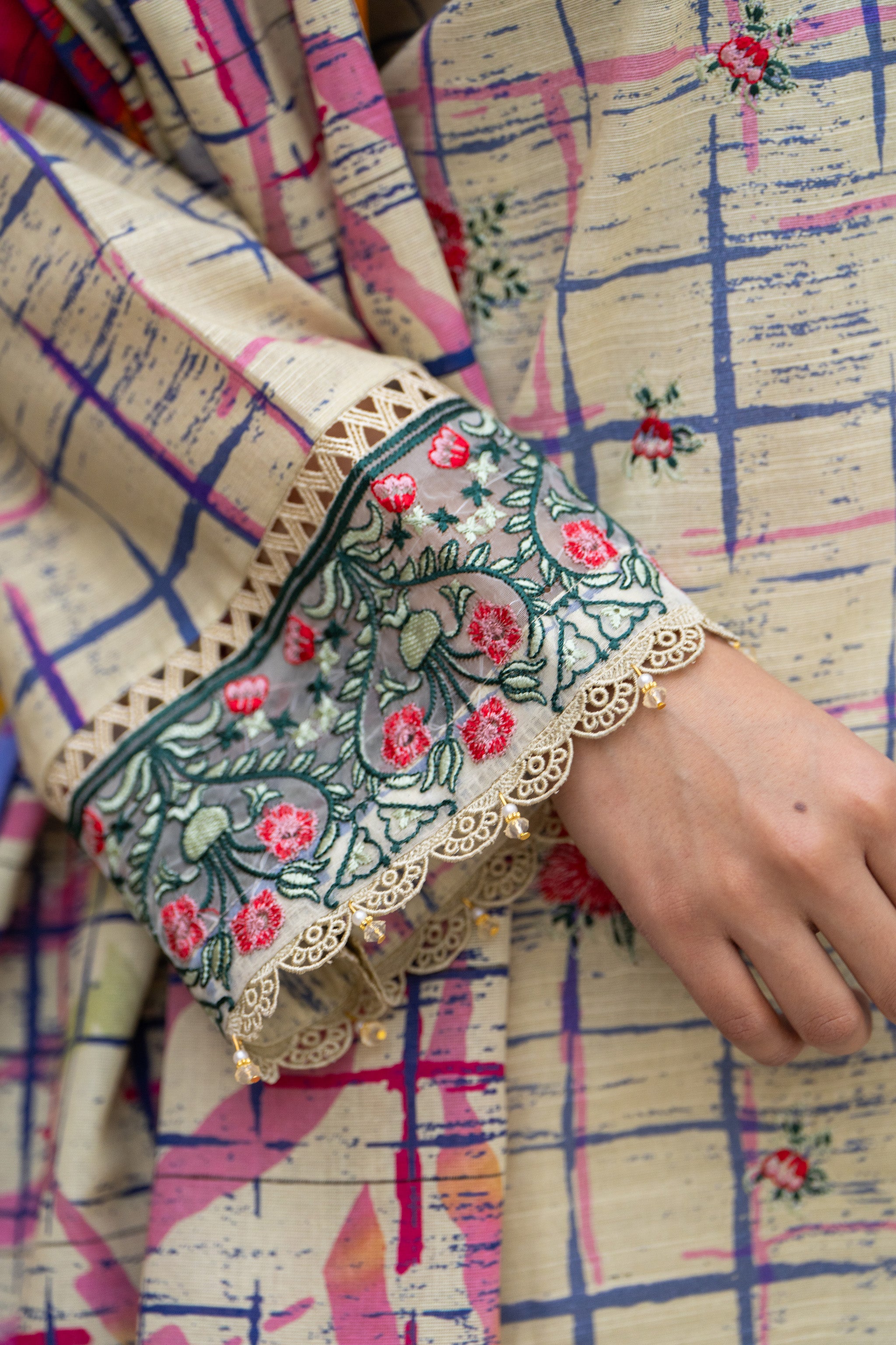 3 Piece Unstitched Cream Embroidered Khaddar - (Vol-115/08)D8 - SAFANOOOR