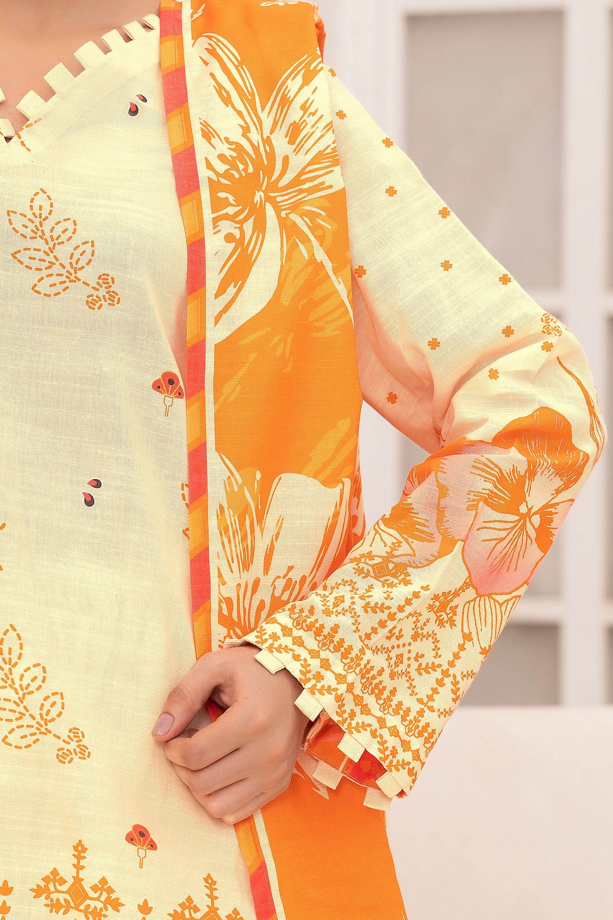 3 Piece Unstitched Cream Premium Khaddar - (Vol-116/12)D8 - SAFANOOOR