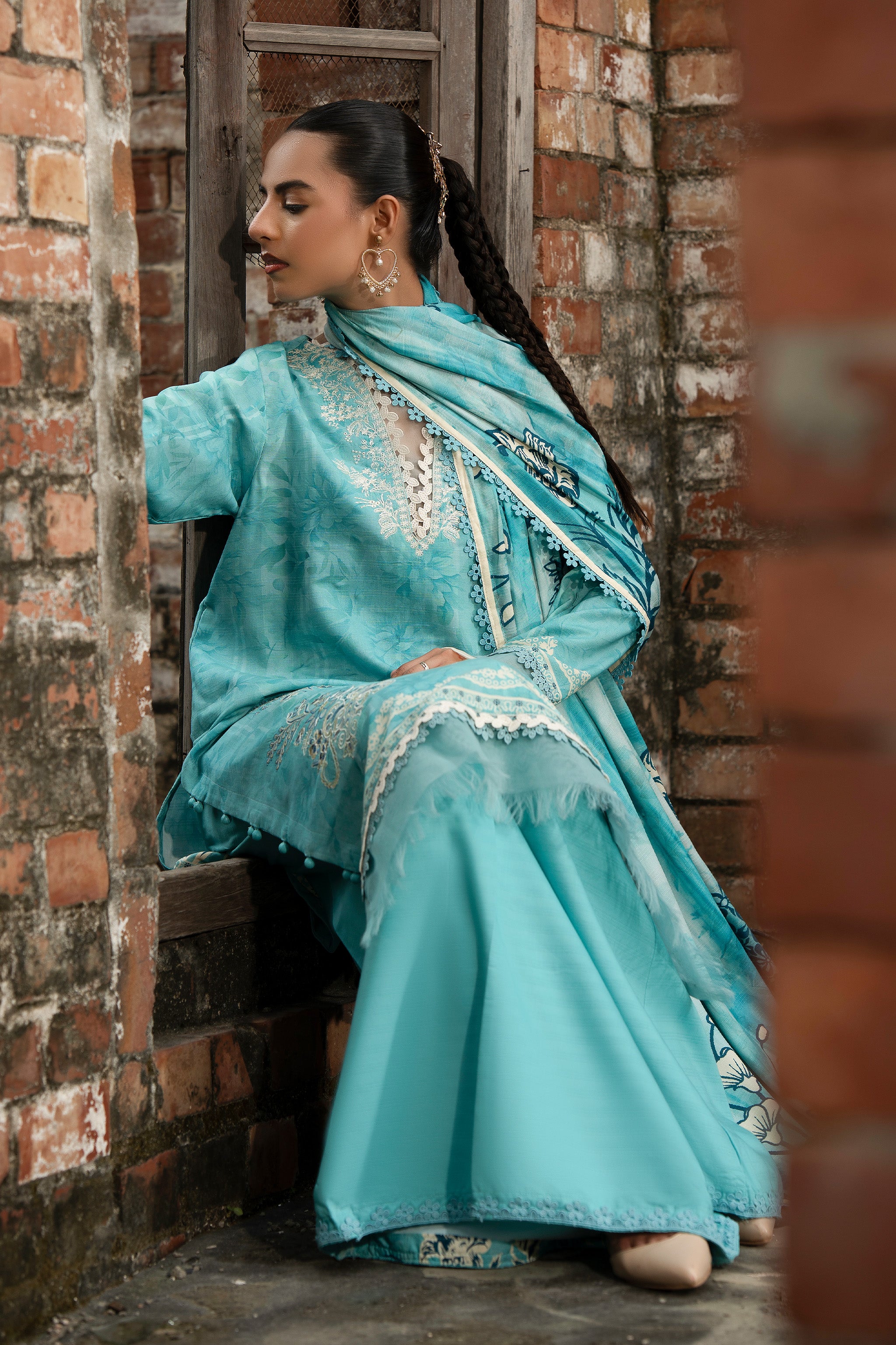 3 Piece Unstitched Cyan Embroidered Linen - (Vol-113/01)D6 - SAFANOOOR Main image