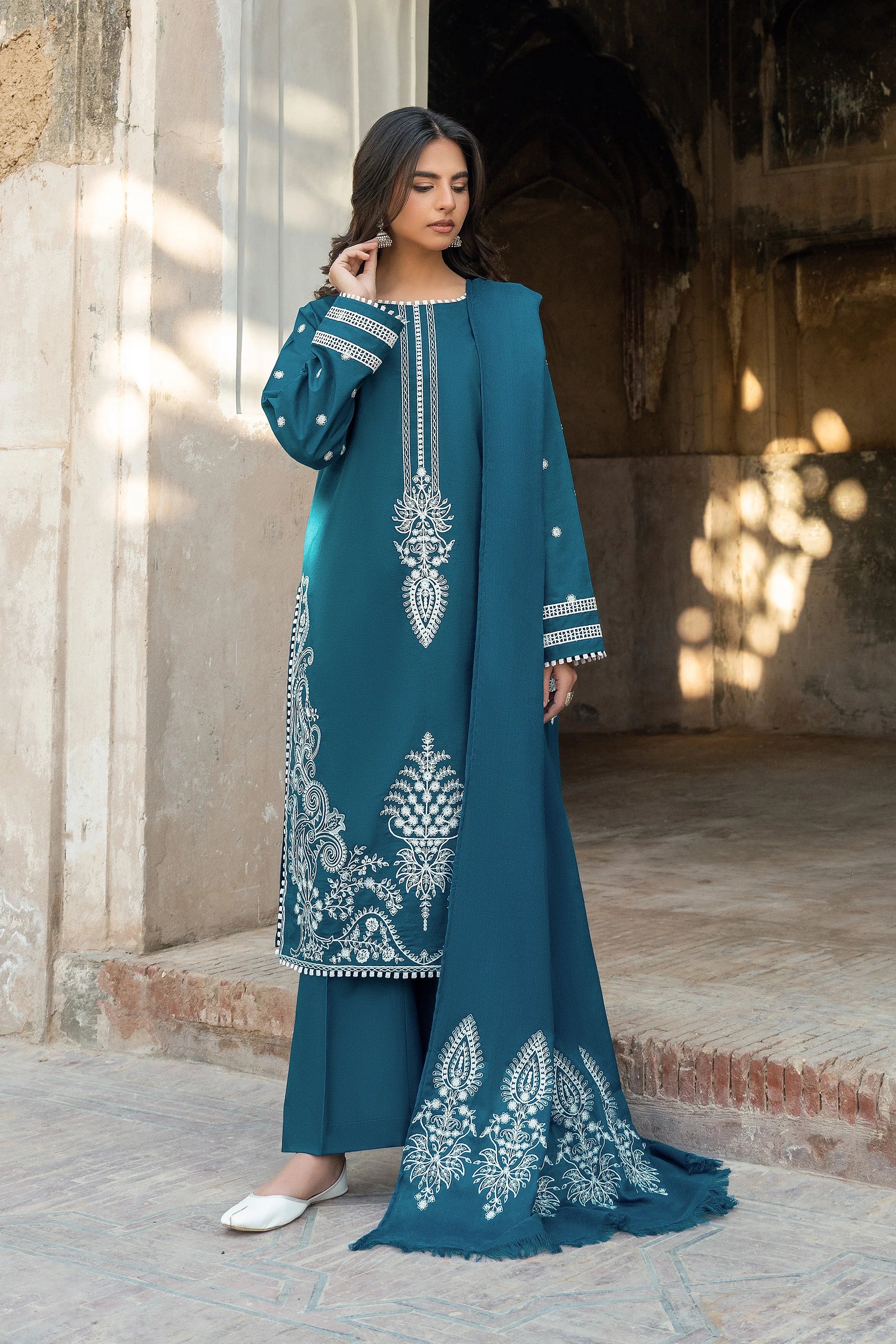 3 Piece Unstitched Dye Warm Naps Blue Chill Suit Secondary image