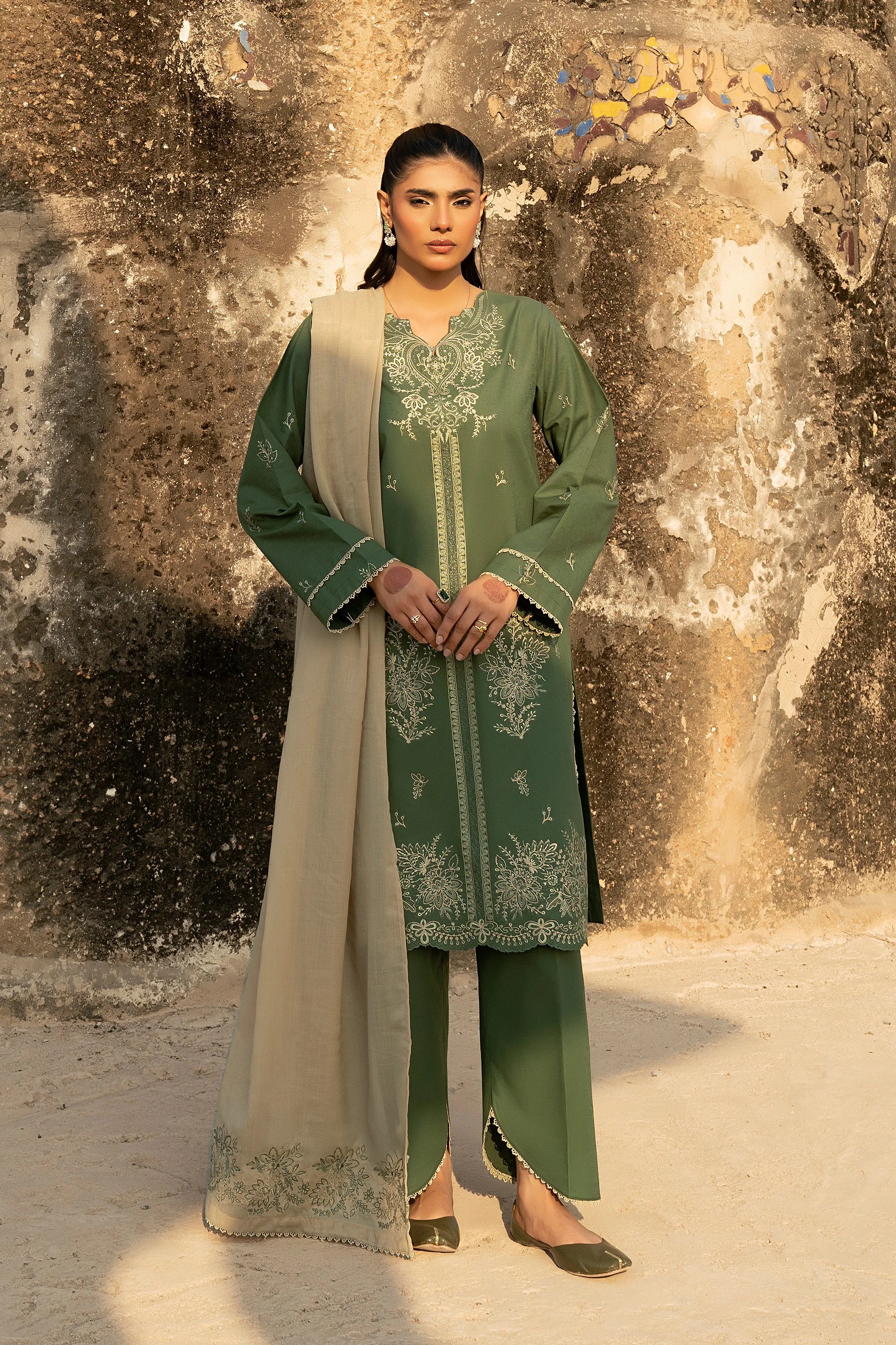 3 Piece Unstitched Dye Warm Naps Muddy Green Suit