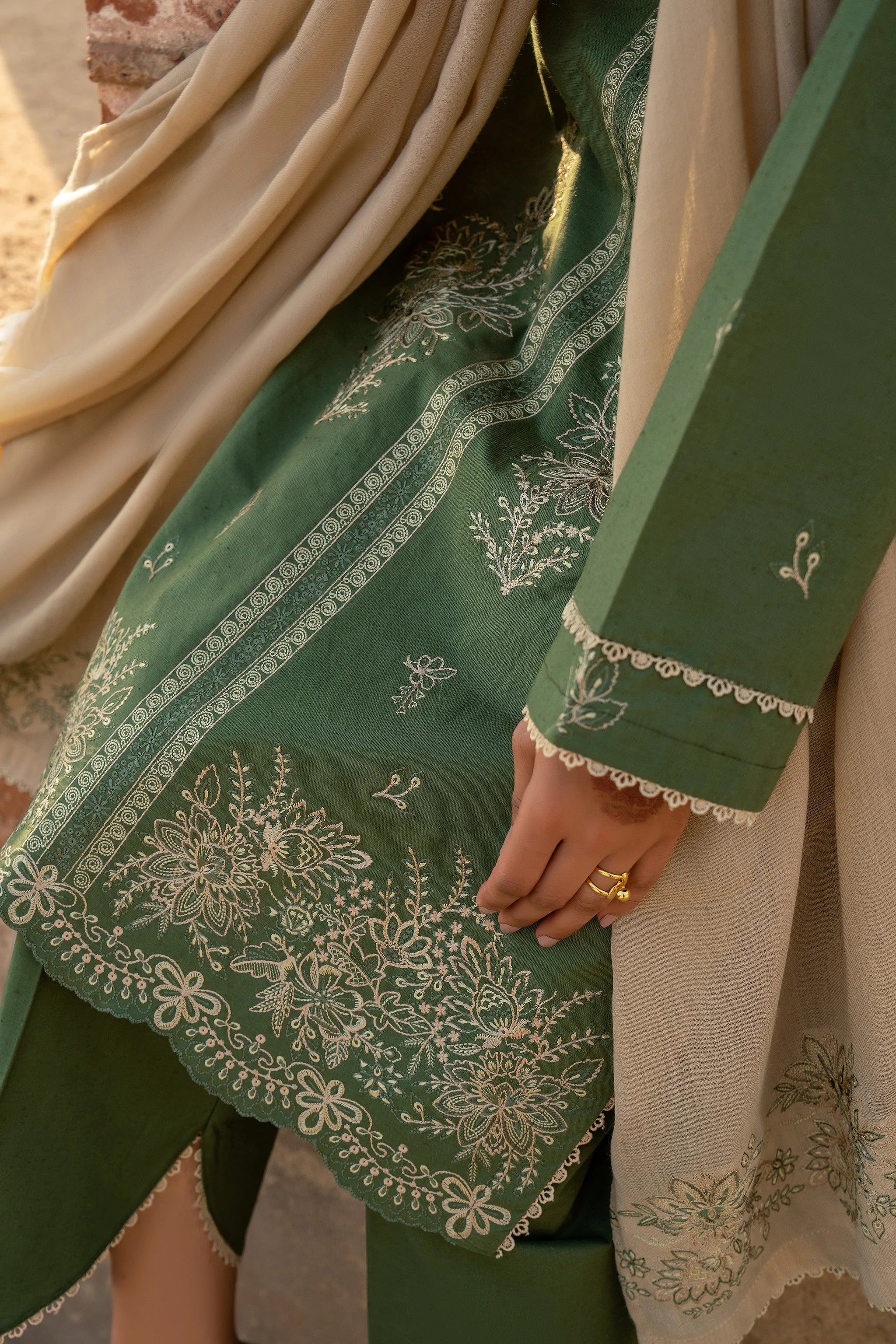 3 Piece Unstitched Dye Warm Naps Muddy Green Suit