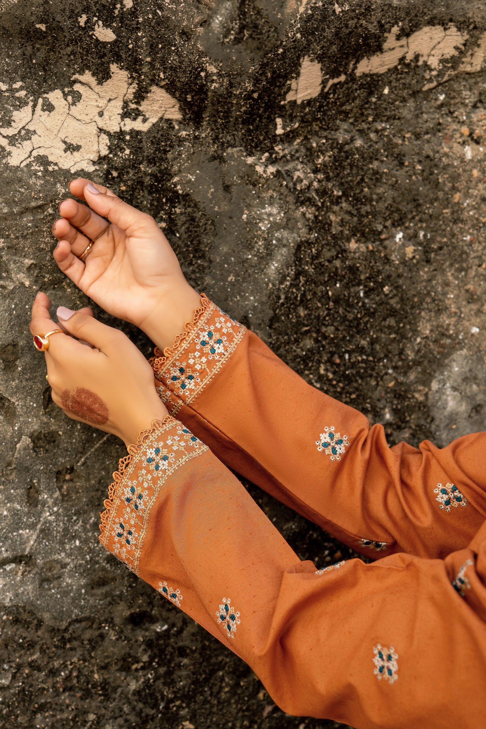 3 Piece Unstitched Dye Warm Naps Orange Suit