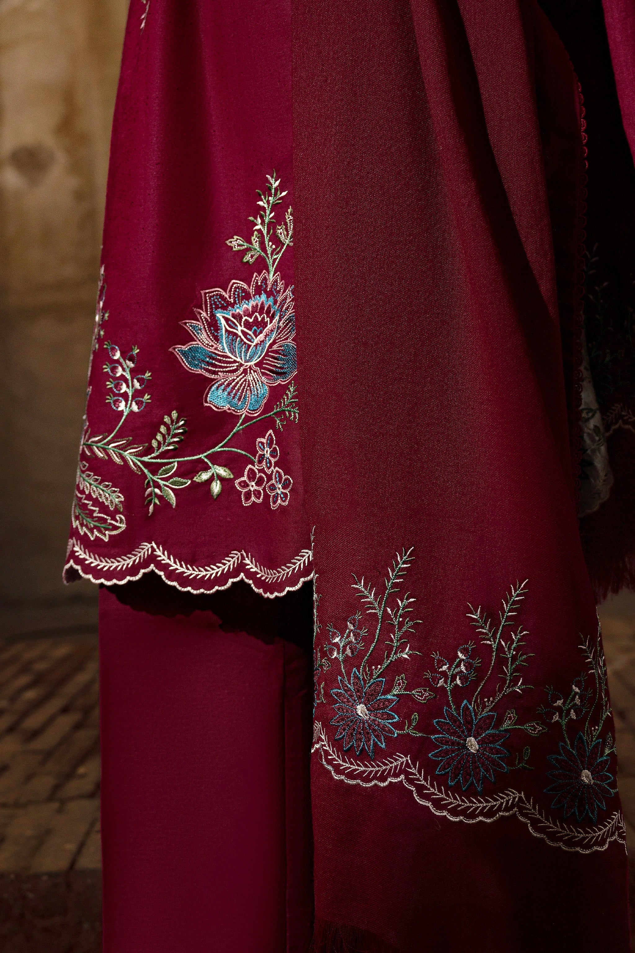 3 Piece Unstitched Dye Warm Naps Vine Red Suit