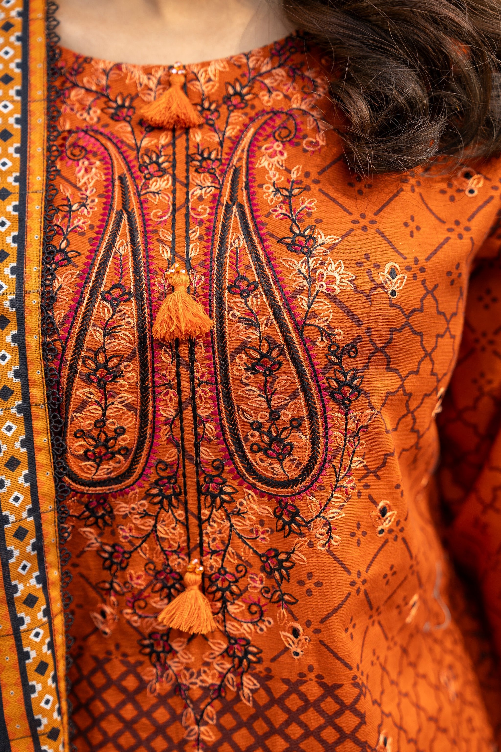 3 Piece Unstitched Orange Embroidered Khaddar - (Vol-115/08)D9 - SAFANOOOR