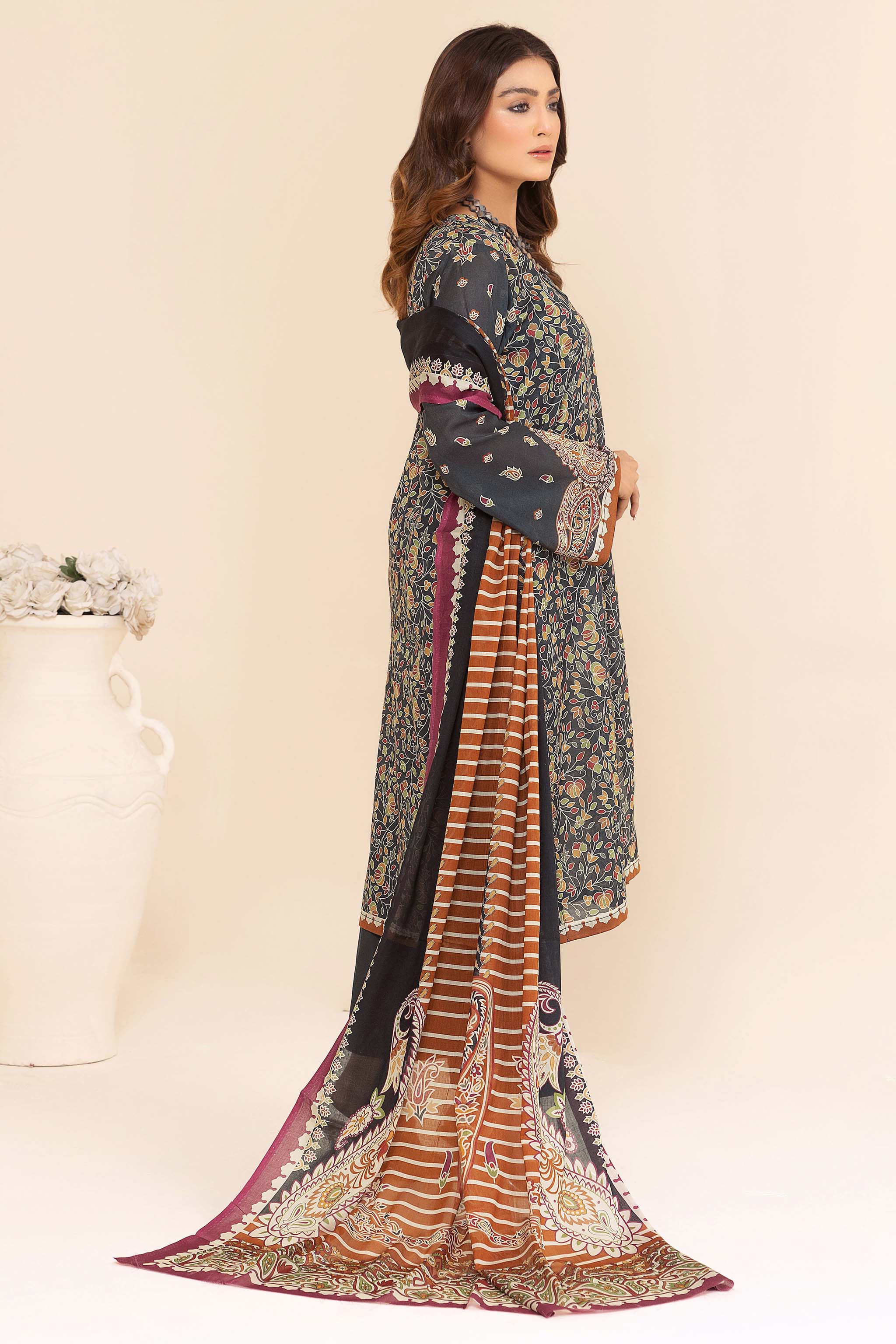 NIGAAR COLLECTION / 3PCS UNSTITCHED / PRINTED LAWN SUITS SUMMER 24 BY SAFANOOR