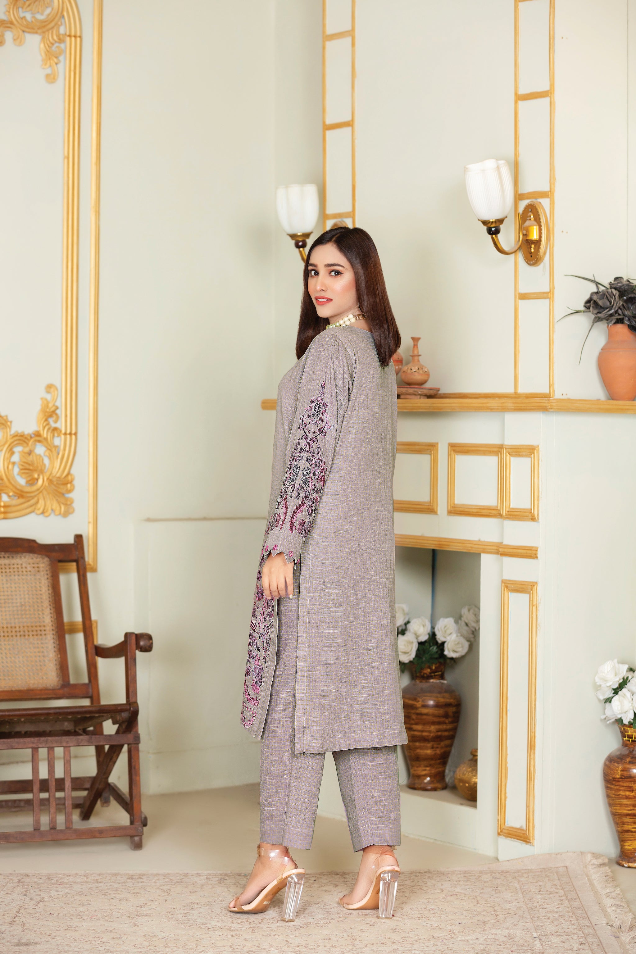 MAH E ROO / 2PCS UNSTITCHED / EMBROIDERED GRID KHADDAR WINTER 2023 BY SAFANOOR