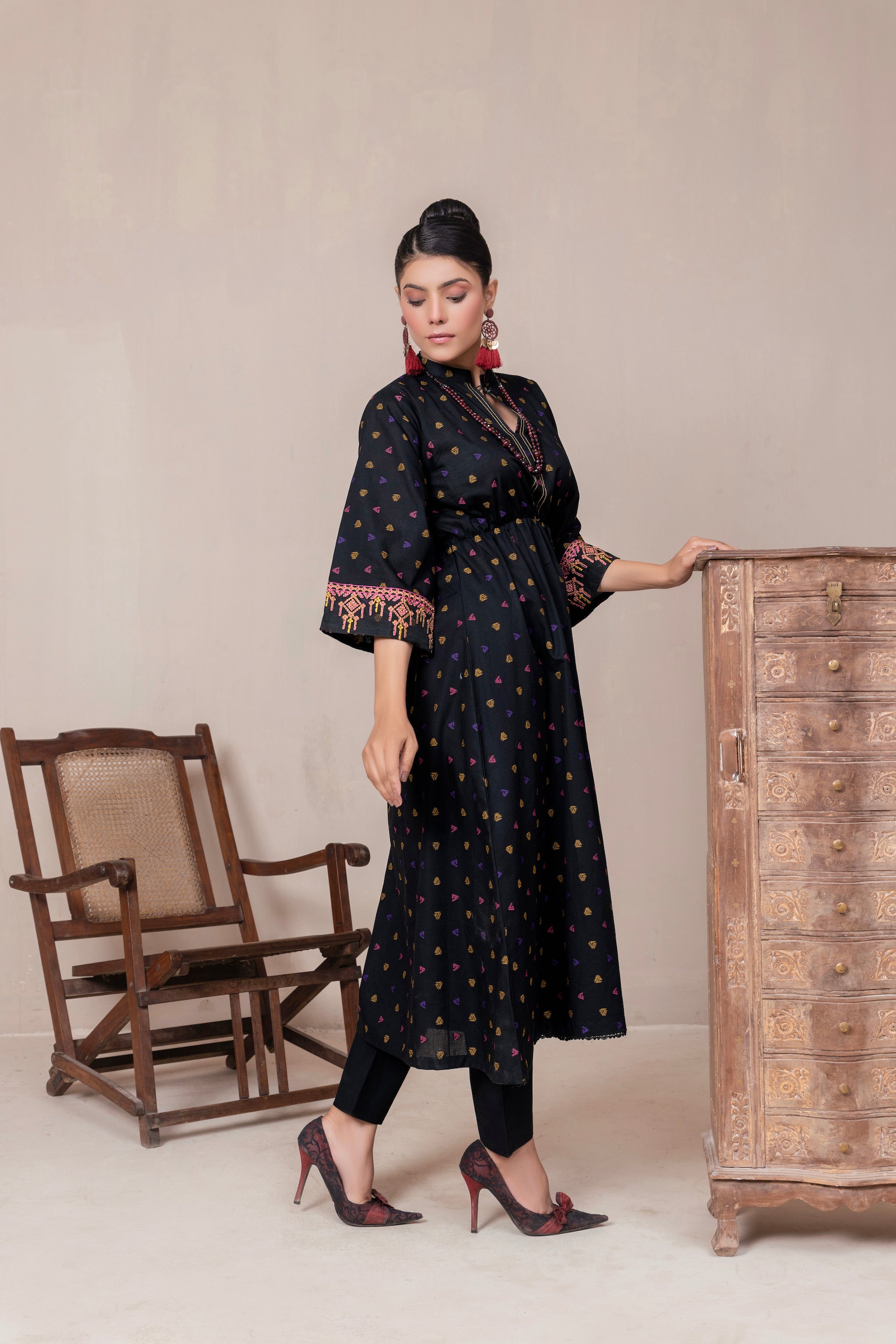 JHOOM COLLECTION / 2PCS UNSTITCHED / LAWN SUMMER 24 BY SAFANOOR