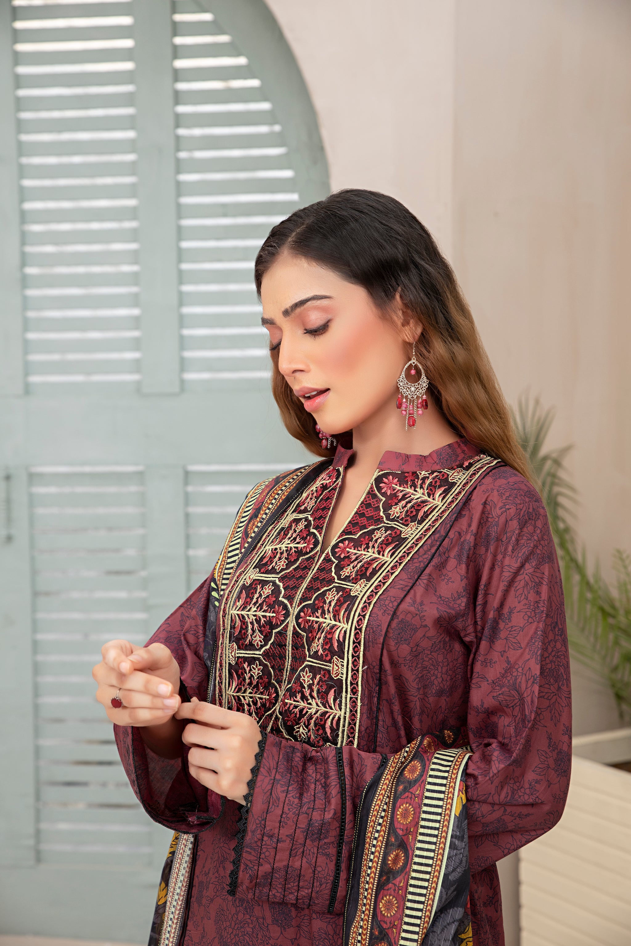 Printed Lawn Brown 3 Piece Unstitched - (Vol-70/23)3P-S-24-D-5 - SAFANOOR