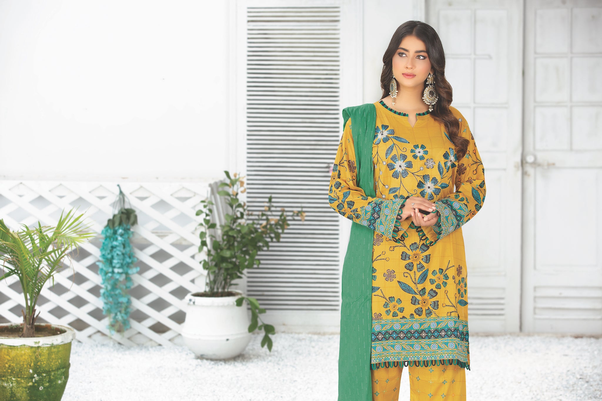 AROMA COLLECTION / 3PCS / EMBROIDERED LAWN 3pcs UNSTITCHED BY SAFA NOOR 